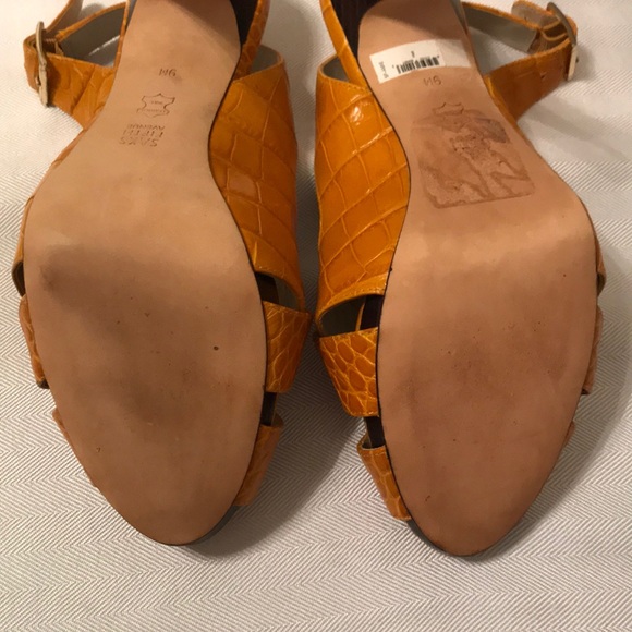 Saks 5th Avenue - Picture 3 of 8